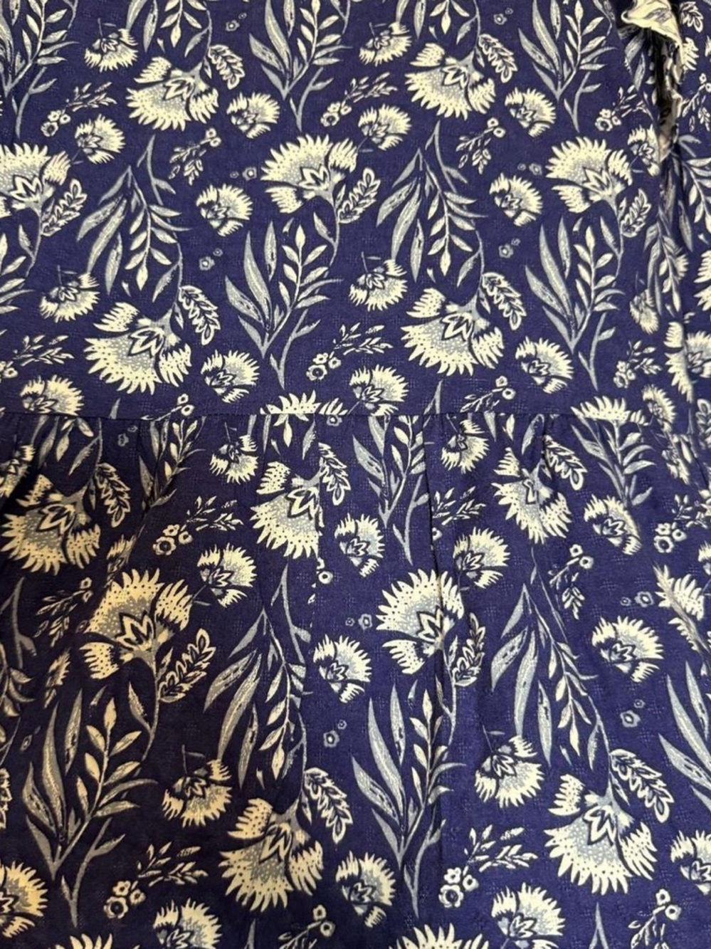 🩷 Universal Thread Navy & White Floral Ruffle Peplum Top size M 🩷 - Picture 2 of 10